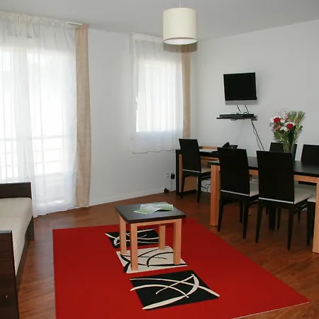 Cerise Nantes Atlantis Apartahotel 3*
